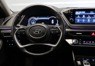 Подержанный автомобиль Hyundai Sonata 2021 года (8 фото)