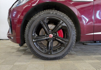 Подержанный автомобиль Jaguar F-Pace 2016 года (17 фото)