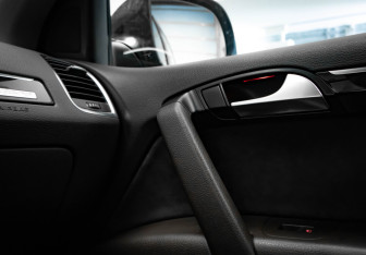 Подержанный автомобиль Audi Q7 2013 года (22 фото)