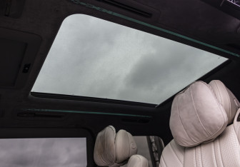 Подержанный автомобиль Zeekr 009 2023 года (33 фото)