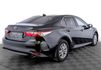 Подержанный автомобиль Toyota Camry Sedan 2019 года (5 фото)