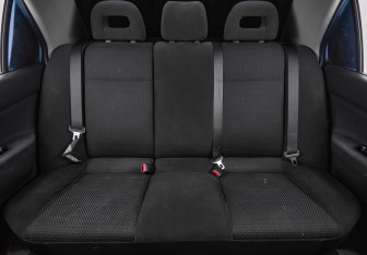 Подержанный автомобиль Mitsubishi Lancer Sedan 2005 года (15 фото)