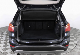 Подержанный автомобиль BMW X1 2017 года (8 фото)