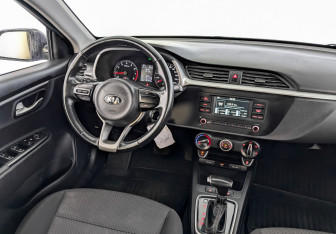 Подержанный автомобиль Kia Rio Hatchback 2021 года (28 фото)