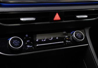 Подержанный автомобиль Hyundai Sonata 2020 года (18 фото)