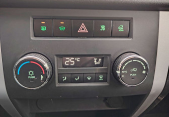 Подержанный автомобиль УАЗ Patriot 2017 года (13 фото)