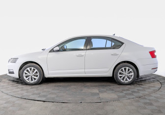 Подержанный автомобиль Skoda Octavia Liftback 2019 года (8 фото)