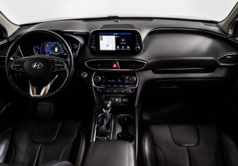 Подержанный автомобиль Hyundai Santa Fe 2019 года (11 фото)