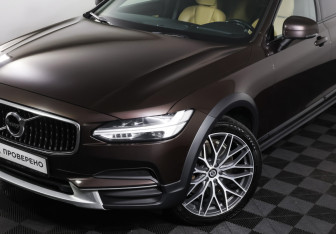 Подержанный автомобиль Volvo V90 Cross Country 2019 года (22 фото)