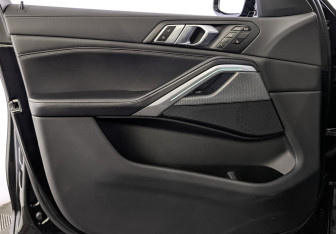 Подержанный автомобиль BMW X6 2020 года (19 фото)