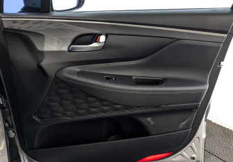 Подержанный автомобиль Hyundai Santa Fe 2019 года (25 фото)