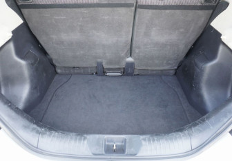 Подержанный автомобиль Nissan Tiida Hatchback 2010 года (9 фото)