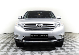 Подержанный автомобиль Toyota Highlander 2013 года (2 фото)