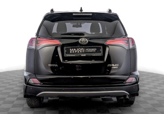Подержанный автомобиль Toyota RAV4 2019 года (6 фото)