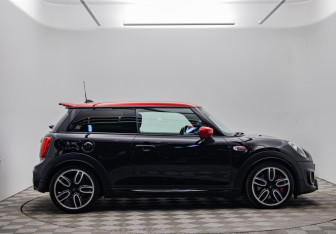 Подержанный автомобиль MINI Hatch 2019 года (4 фото)