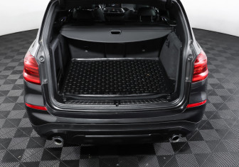 Подержанный автомобиль BMW X3 2018 года (10 фото)