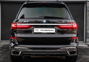 Подержанный автомобиль BMW X7 2021 года (6 фото)