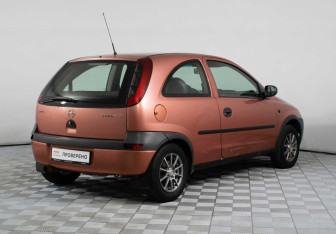 Подержанный автомобиль Opel Corsa 2001 года (5 фото)