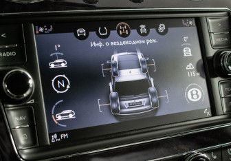 Подержанный автомобиль Bentley Bentayga 2016 года (19 фото)