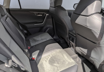 Подержанный автомобиль Toyota RAV4 2024 года (18 фото)