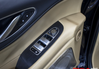 Подержанный автомобиль Voyah Dream 2023 года (24 фото)