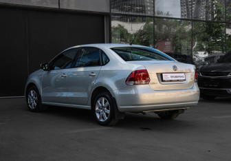 Подержанный автомобиль Volkswagen Polo Sedan 2012 года (6 фото)