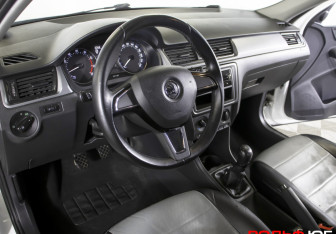 Подержанный автомобиль Skoda Rapid Liftback 2015 года (17 фото)