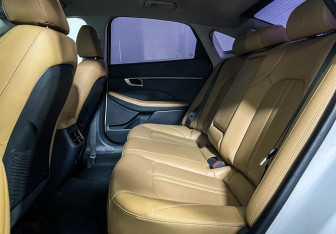 Подержанный автомобиль Hyundai Sonata 2020 года (10 фото)