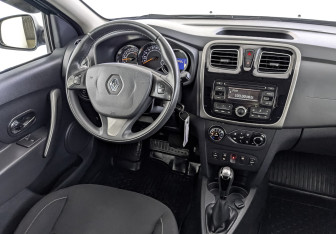 Подержанный автомобиль Renault Sandero 2016 года (26 фото)