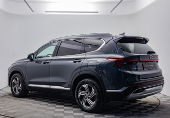 Подержанный автомобиль Hyundai Santa Fe 2021 года (3 фото)