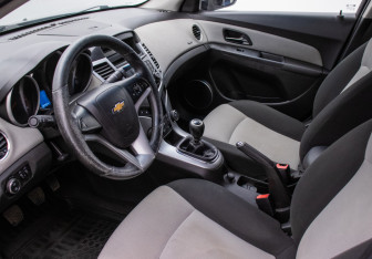 Подержанный автомобиль Chevrolet Cruze Hatchback 2012 года (10 фото)