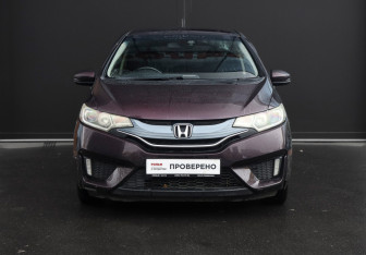 Подержанный автомобиль Honda Fit 2013 года (5 фото)