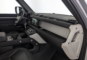 Подержанный автомобиль Land Rover Defender Suv 2021 года (11 фото)