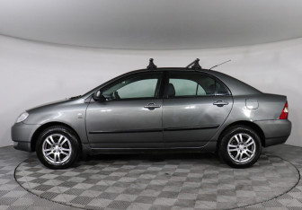 Подержанный автомобиль Toyota Corolla Sedan 2004 года (8 фото)
