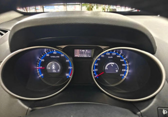 Подержанный автомобиль Hyundai ix35 2014 года (12 фото)