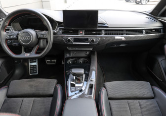 Подержанный автомобиль Audi A4 Sedan 2020 года (15 фото)