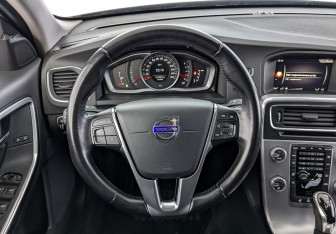 Подержанный автомобиль Volvo S60 2017 года (22 фото)