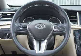 Подержанный автомобиль Infiniti QX50 2019 года (14 фото)
