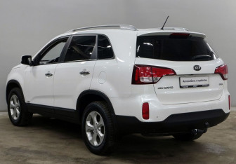 Подержанный автомобиль Kia Sorento 2014 года (7 фото)