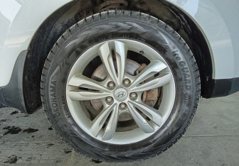 Подержанный автомобиль Hyundai ix35 2012 года (18 фото)