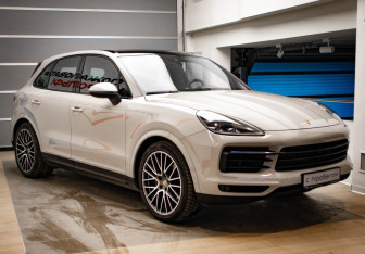 Подержанный автомобиль Porsche Cayenne 2021 года (3 фото)