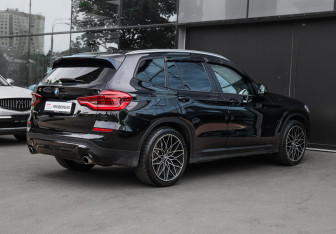 Подержанный автомобиль BMW X3 2019 года (4 фото)