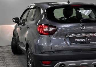 Подержанный автомобиль Renault Kaptur 2018 года (22 фото)