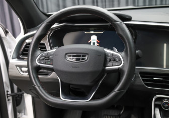 Подержанный автомобиль Geely Tugella 2023 года (17 фото)
