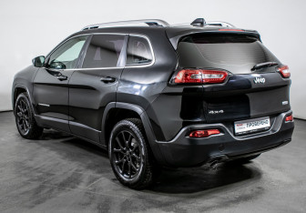 Подержанный автомобиль Jeep Cherokee 2014 года (7 фото)