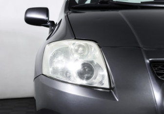 Подержанный автомобиль Toyota Auris Hatchback 2007 года (21 фото)