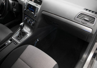 Подержанный автомобиль Volkswagen Golf Hatchback 2013 года (27 фото)