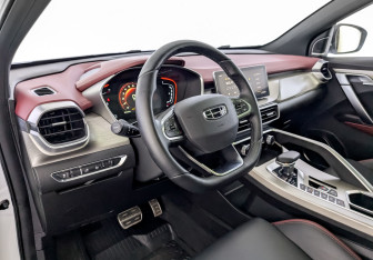 Подержанный автомобиль Geely Coolray 2023 года (16 фото)