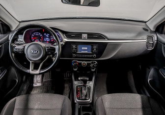 Подержанный автомобиль Kia Rio Hatchback 2021 года (14 фото)