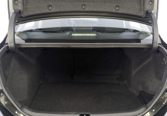 Подержанный автомобиль Toyota Corolla Sedan 2017 года (10 фото)